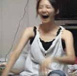 狂笑不止的韩国美女