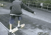 玩滑板失误