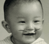 搞怪表情的小孩