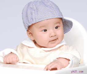 歪戴帽子的小孩