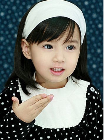 甜美漂亮的小女孩