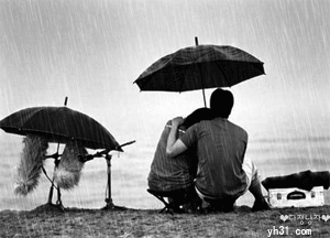 陪你在雨中看海