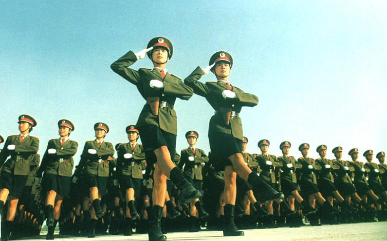 女兵风彩，英姿飒爽