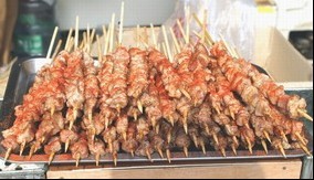 一大堆羊肉串