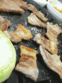 新鲜的烤肉