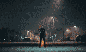 单手一挥，大家好我来了