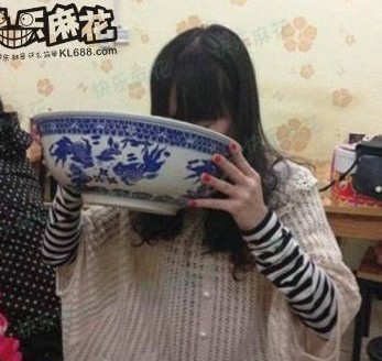 这样喝汤的妹纸伤不起，有木有