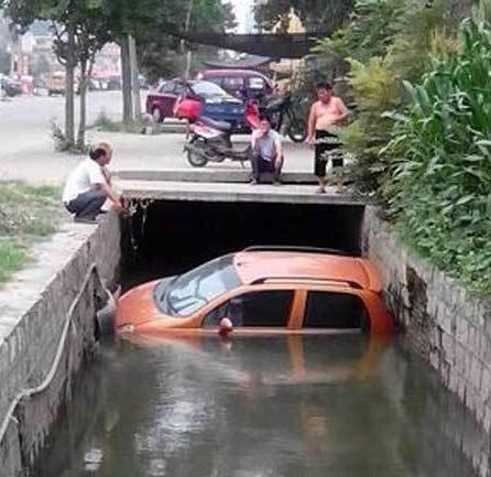 问题来了，这车是怎么开下去的呢