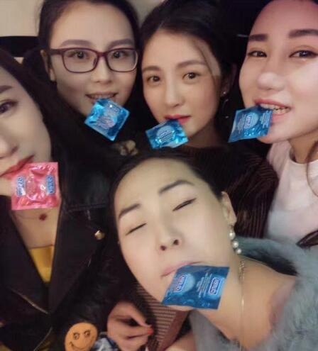 一群妹子这样子，是否吓到你了呢