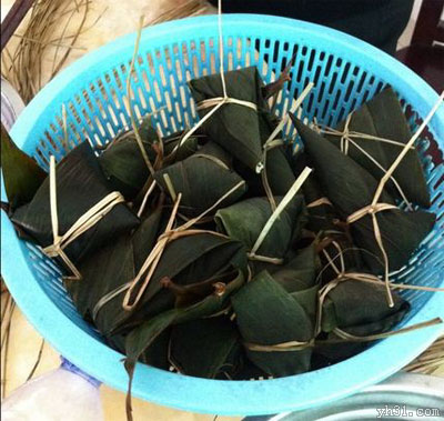 自己在家动手包的粽子
