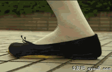 脚踩香蕉皮，摔个大跟头