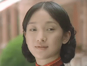 用调皮眼神逗笑女人
