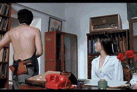 很帅的一转身，撞到了玻璃上