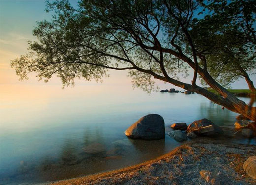 湖边梦幻般的美景