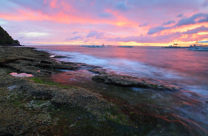 夕阳中的海边美景