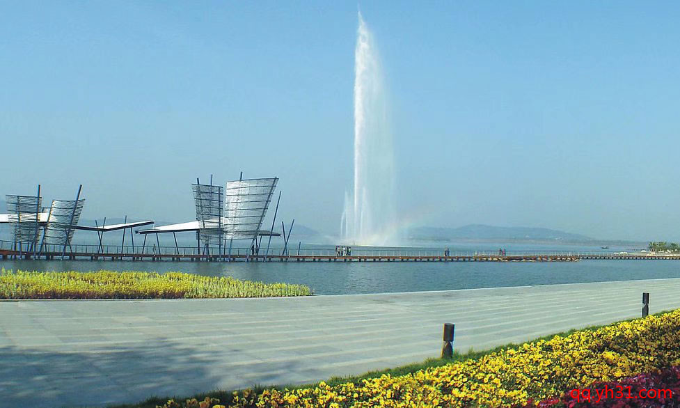 一条水注冲上天