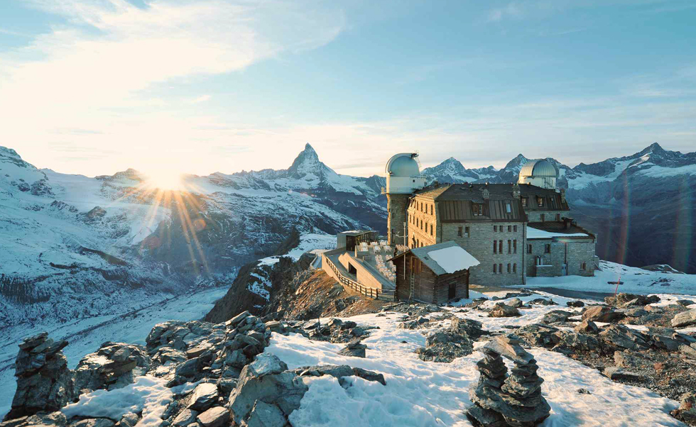 冬季里美丽的雪景，阳光也很温暖