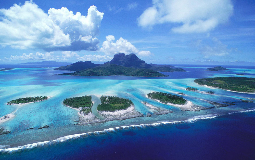 站在高处看这波澜壮阔的蓝天白云和海景