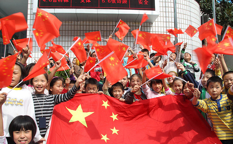 小朋友们一起为祖国母亲庆生日