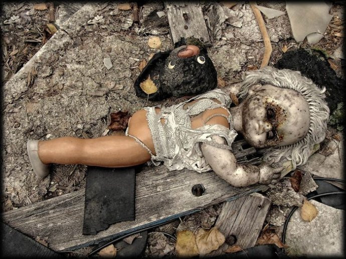 吓人的塑料小孩模特