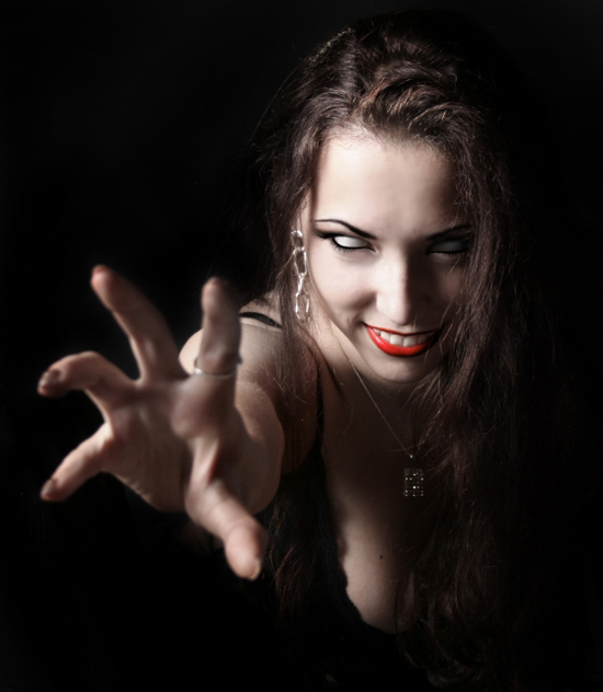 胆小勿视，恐怖的抓人眼神