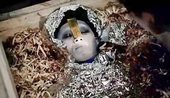 保存完整的四川百年古尸