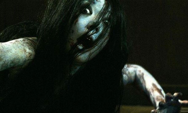 睁着大眼在地上爬的女鬼