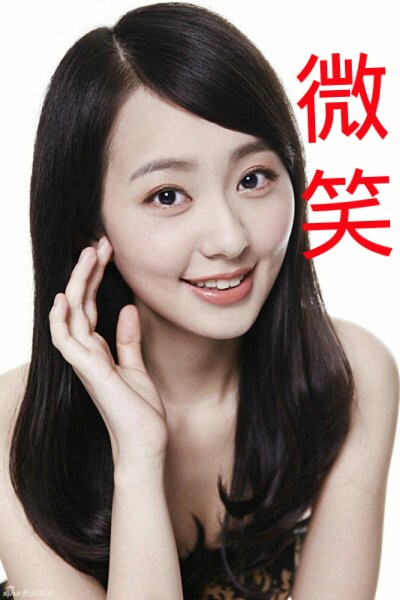 甜甜微笑的美女
