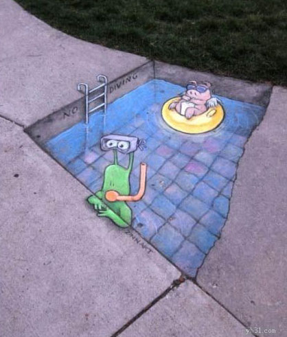 在路边用笔画的游泳池