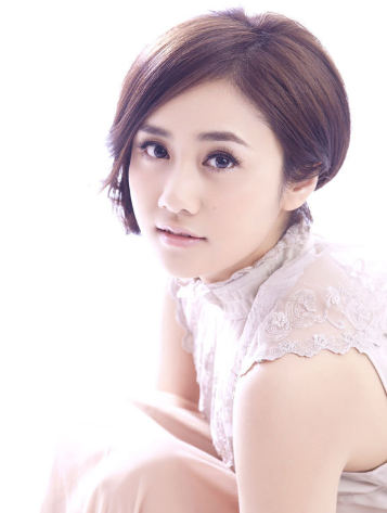 漂亮的娃娃脸女孩