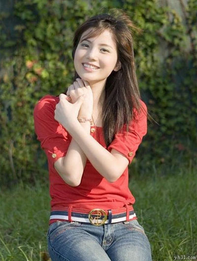 笑容满面的阳光女孩