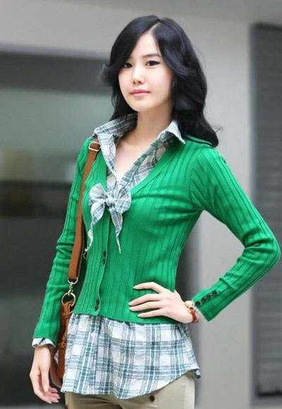 身材高挑的单眼皮美女