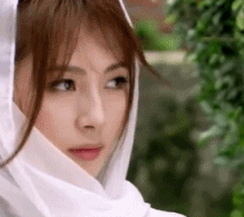 戴头巾的温柔美女