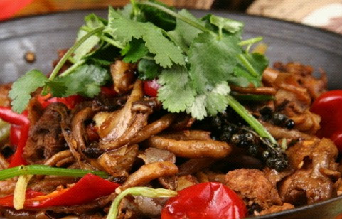 漂亮的红辣椒烧肉