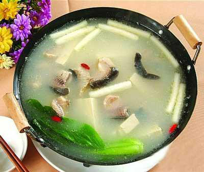 家常鱼头豆腐汤