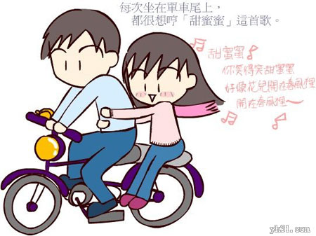 每次坐在车尾，都想哼一首甜蜜蜜