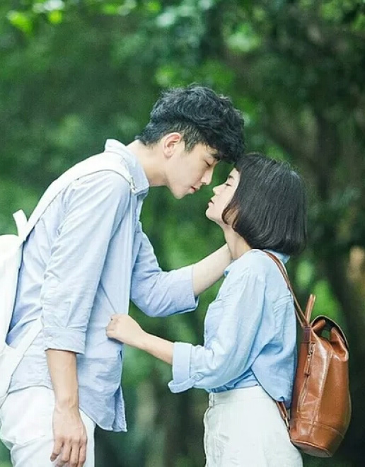 闭上眼睛，让我闻闻爱的气息