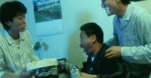 把一块蛋糕扔到脸上