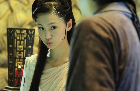 嘟着嘴看着人的郑爽