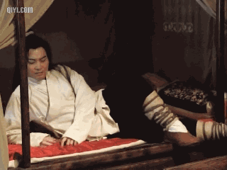 床单铺好了，快过来吧