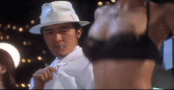 色狼专注于别人的胸部