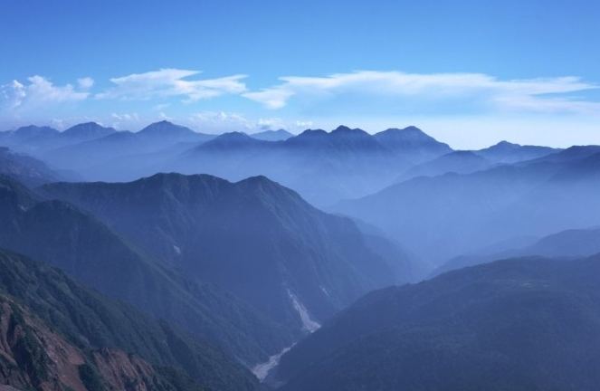 山谷美景，云雾缭绕