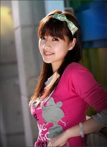 笑嘻嘻的女孩