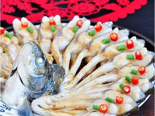 漂亮的清蒸鱼头
