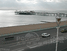 用手指把轿车弹飞