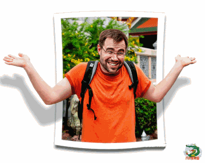 从墙画里伸出双手的男人