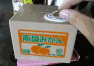 招财猫偷偷出来拿钱