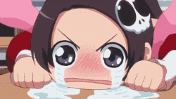 爬在地上狂流眼泪