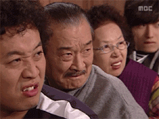 一群人搞怪的表情