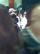 搞怪变脸的女生